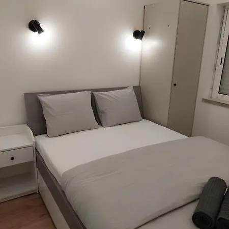 Vendégház Lisbon South Bay 3*